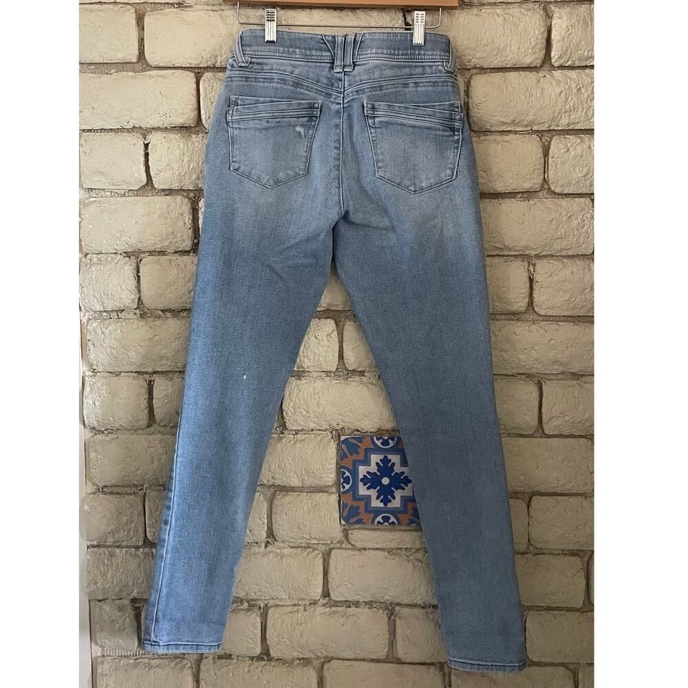 Democracy Women's "Ab-solution" Distressed Skinny Jeans - Light Wash Size 2 - Picture 2 of 7
